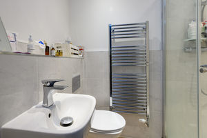 En-Suite Shower- click for photo gallery
